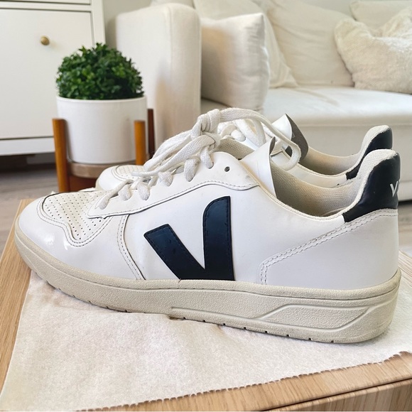 Veja Men's V-10 Rubber Trimmed Leather Lace Up Sneaker, US Size 10 - Picture 6 of 7